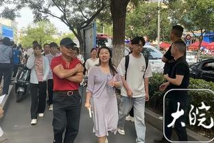 ?普尔赛前和卢尼玩闹 撞到克莱后拿球穿裆克莱疯狂捣乱